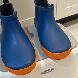 Kamik low style boys rain shoes